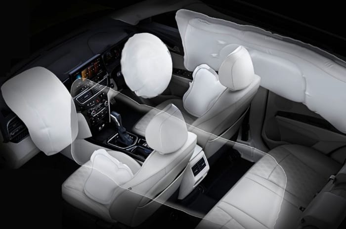 Mahindra XUV 3XO 6 airbags